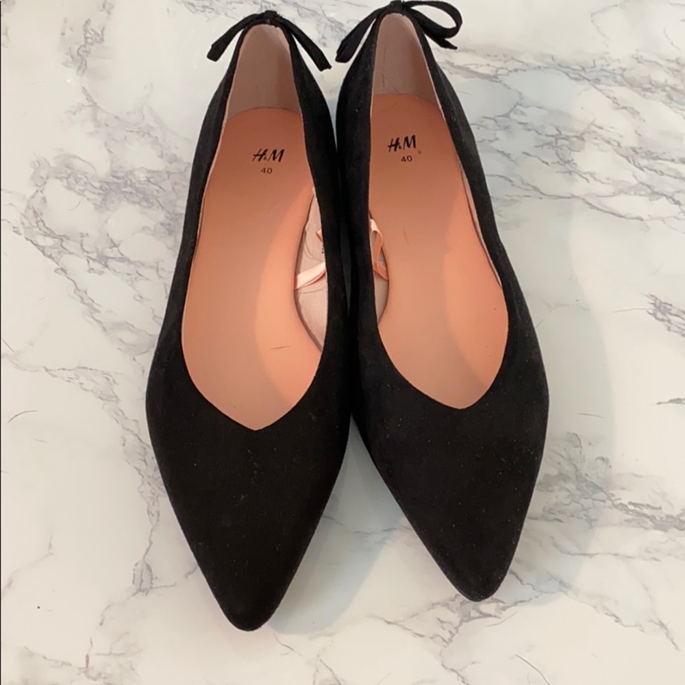 Black pointed flats